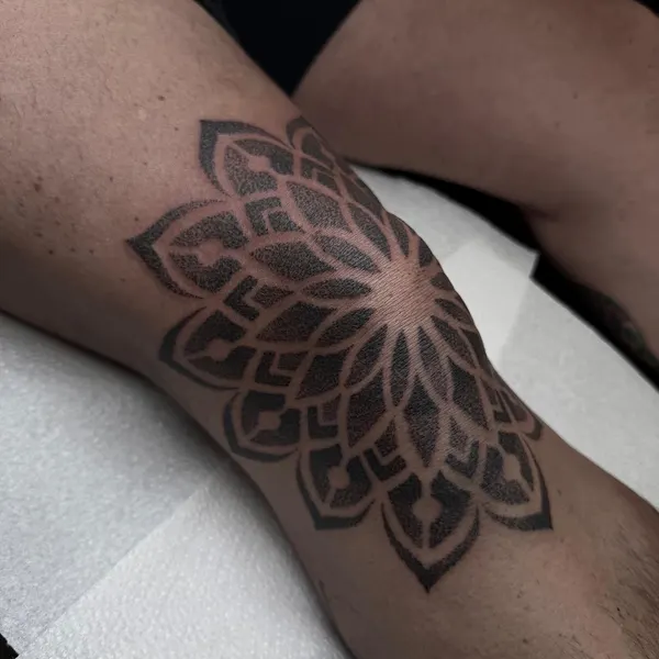 dotwork and blackwork mandala centred on the kneecap, by ashlee at shade studio peterborough